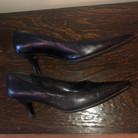 Salvatore Ferragamo Black Pumps Size 6.5C - Picture 3 of 6